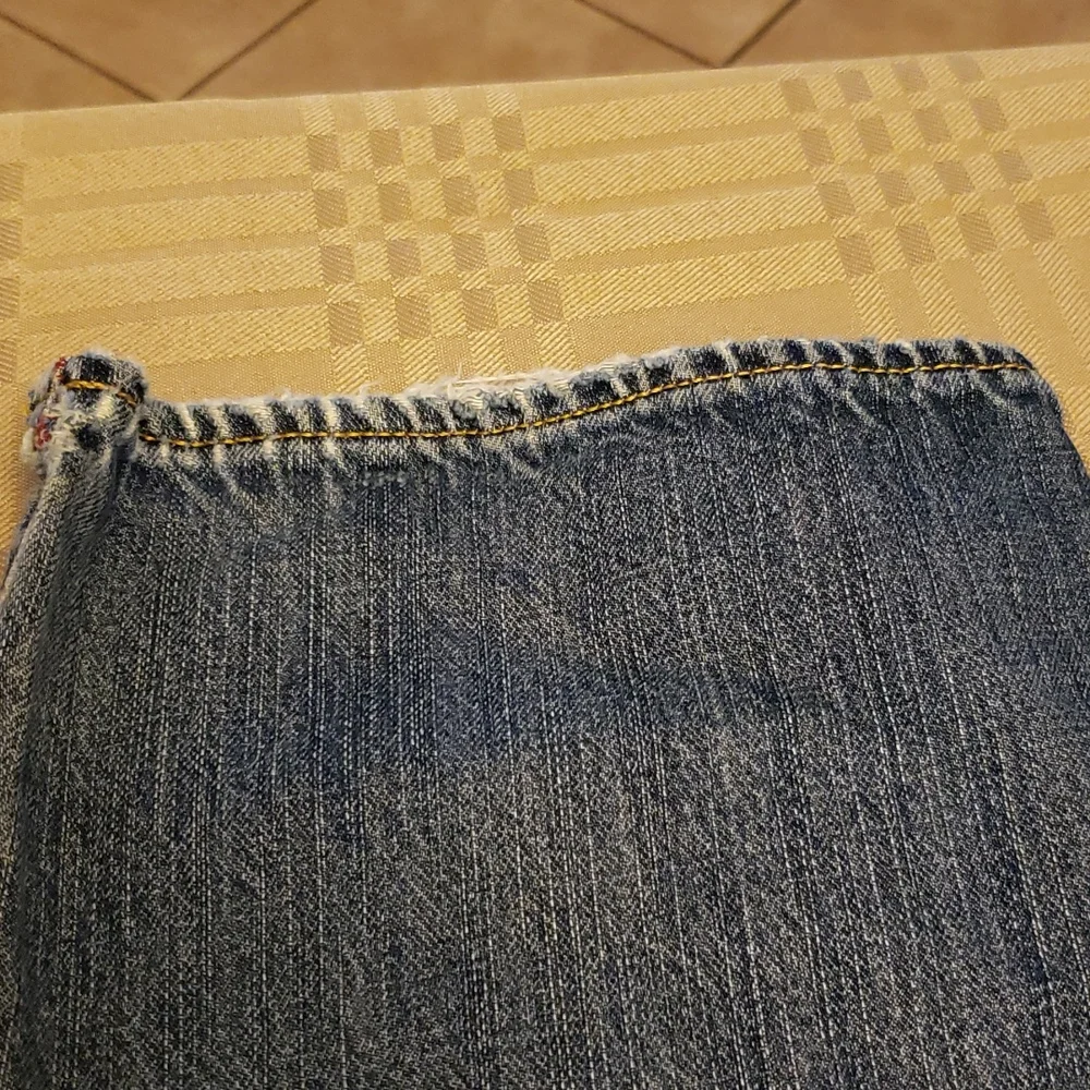 Old Navy Straight Leg Jeans (0315) - Picture 5 of 10